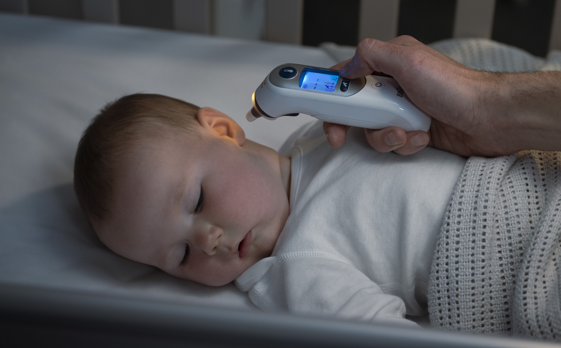 IRT6525_lifestyle_12 百靈 ThermoScan® 7+ 耳溫槍 IRT6525